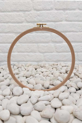  - EMBROIDERY HOOP WITH SCREWED ROUND WOOD 8 MM NO: 6
